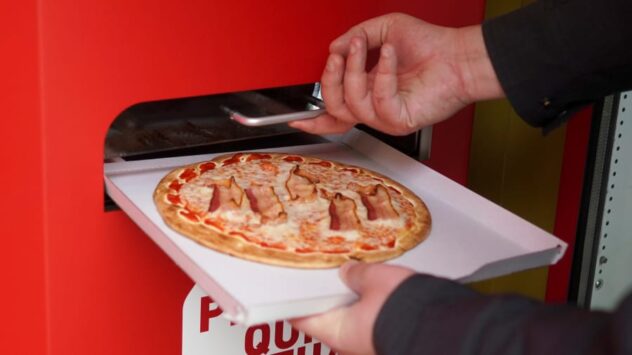 http___cdn.cnn.com_cnnnext_dam_assets_210824184937-04-rome-vending-machine-pizza-review