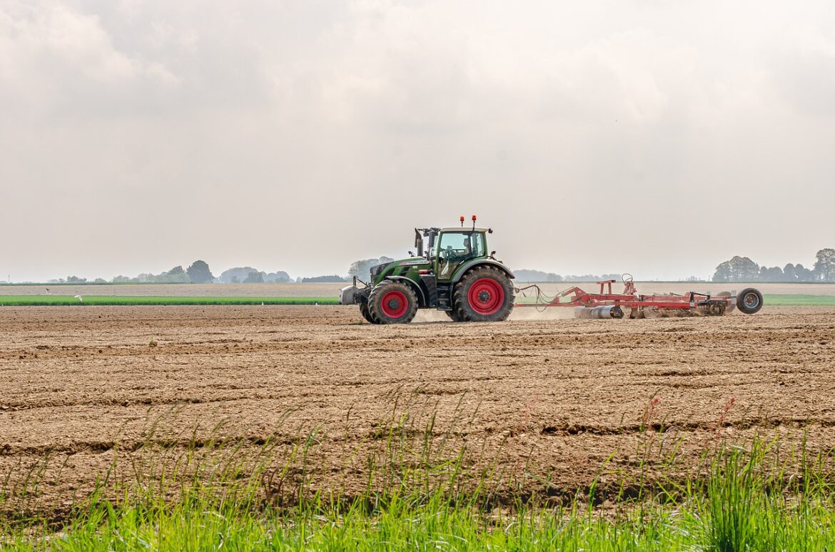 tractor-g125966436_1280