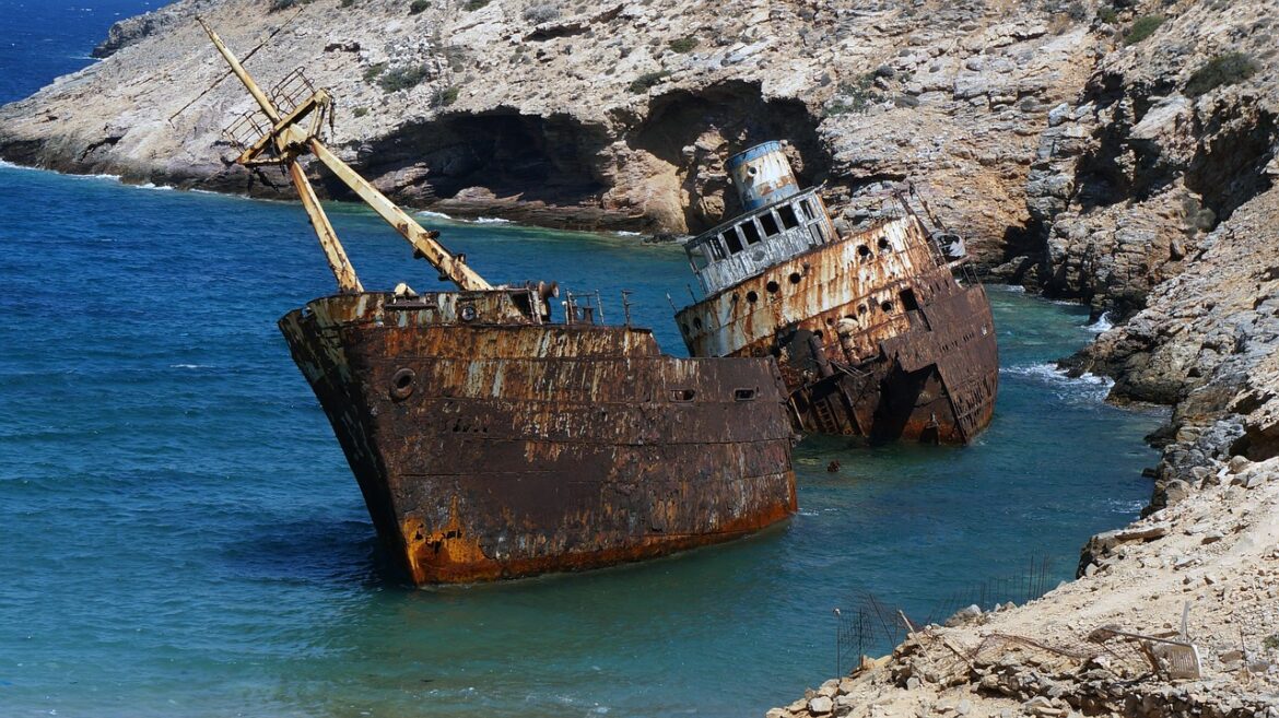 shipwreck-2020989_1280