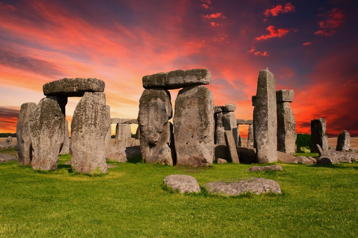 stonehenge-2326750_1280