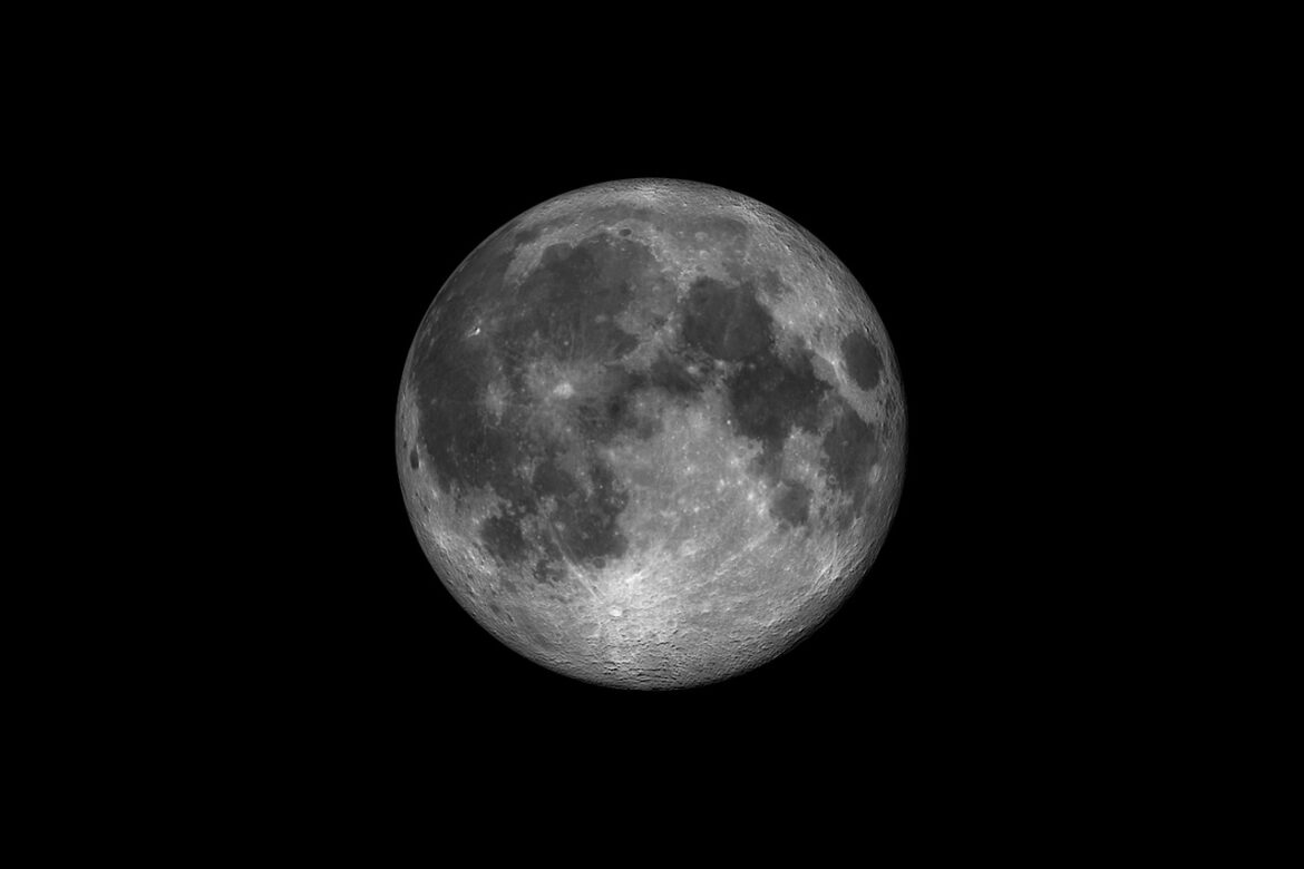 moon-4404540_1280