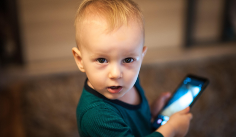Baby use smartphone